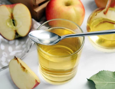 Miniatura: Moja mama pije rano szklankę wody z jednym...